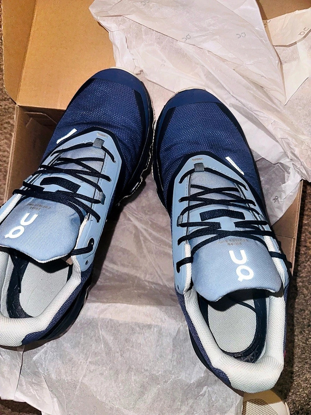 On Cloud 5 Athletic Shoes US 8 Like New